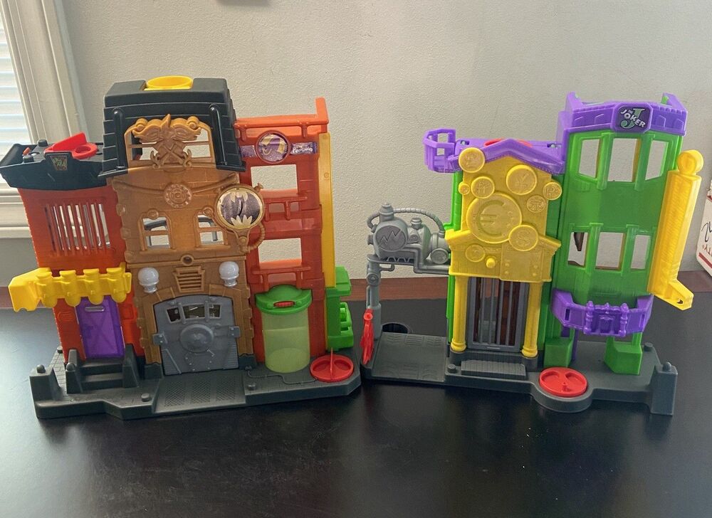 Fisher-Price Imaginext DC Super Friends Crime Alley Batman Playset Lot of 10 pc